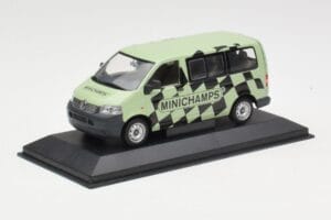 Volkswagen T5 Bus Roheline Minichamps 1:43 T5002 Metall - pilt 2/4
