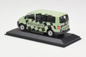 Volkswagen T5 Bus Roheline Minichamps 1:43 T5002 Metall - pilt 3/4
