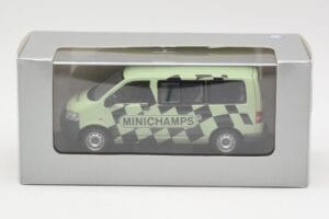 Volkswagen T5 Bus Roheline Minichamps 1:43 T5002 Metall - pilt 4/4