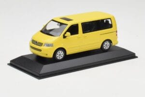 Volkswagen T5 Bus Kollane Minichamps 1:43 842902111 Metall - pilt 2/4