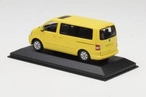 Volkswagen T5 Bus Kollane Minichamps 1:43 842902111 Metall - pilt 3/4