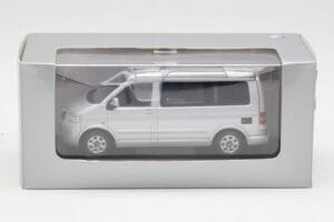 Volkswagen T5 California Hõbedane Minichamps 1:43 7H8099300GPA7W Metall - pilt 4/4