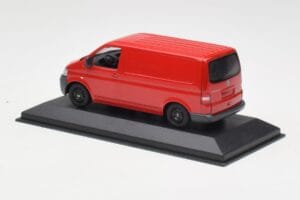Volkswagen T5 Kaubaauto Punane & Mustad Rattad Minichamps 1:43 400052260-B Metall - pilt 3/4