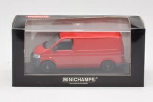 Volkswagen T5 Kaubaauto Punane & Mustad Rattad Minichamps 1:43 400052260-B Metall - pilt 4/4