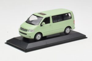 Volkswagen T5 Multivan California Laimiroheline Dealer Minichamps 1:43 400052201-D1 Metall - pilt 2/4
