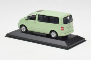 Volkswagen T5 Multivan California Laimiroheline Dealer Minichamps 1:43 400052201-D1 Metall - pilt 3/4