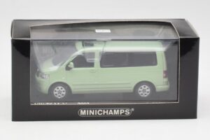 Volkswagen T5 Multivan California Laimiroheline Minichamps 1:43 400052201 Metall - pilt 4/4