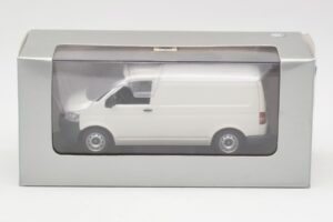 Volkswagen T5 Transporter Valge Minichamps 1:43 T5002-B Metall - pilt 4/4