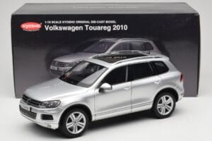 Volkswagen Touareg 7L Silver Metallic Kyosho 1:18 8821CS Metall - pilt 8/8