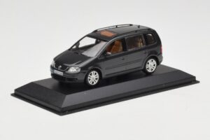 Volkswagen Touran 1T Tumeroheline Minichamps 1:43 400052101 Metall - pilt 2/4