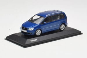 Volkswagen Touran Sinine Minichamps 1:43 TOURAN002 Metall - pilt 2/4