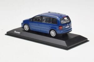 Volkswagen Touran Sinine Minichamps 1:43 TOURAN002 Metall - pilt 3/4