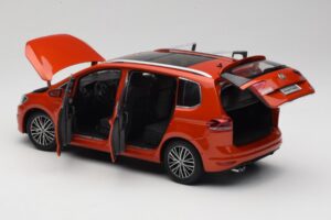 Volkswagen Touran 5T Oranž Paudi Model 1:18 ZVE000003ORA Metall - pilt 5/8