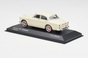Volvo 121 Amazon Valge Minichamps 1:43 430171040 Metall - pilt 3/4