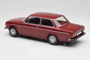 Volvo 142 Tumepunane MCG 1:18 MCG18443 Metall - pilt 5/6