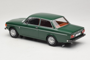Volvo 142 Roheline MCG 1:18 MCG18005 Metall - pilt 5/6