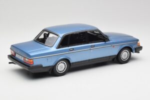 Volvo 240 GL Sinine Metallik Minichamps 1:18 155171404 Metall - pilt 2/6