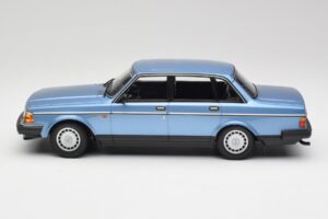 Volvo 240 GL Sinine Metallik Minichamps 1:18 155171404 Metall - pilt 3/6
