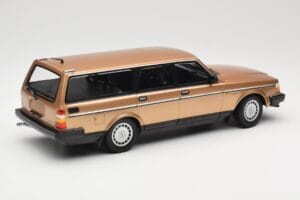 Volvo 240 GL Universaal Gold Metallic Minichamps 1:18 155171415 Metall - pilt 2/6