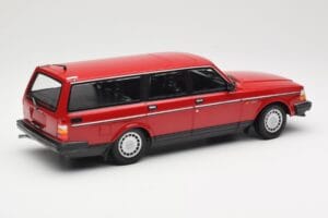 Volvo 240 GL Universaal Punane Minichamps 1:18 155171411 Metall - pilt 2/6