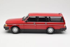 Volvo 240 GL Universaal Punane Minichamps 1:18 155171411 Metall - pilt 3/6