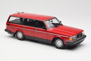 Volvo 240 GL Universaal Punane Minichamps 1:18 155171411 Metall - pilt 4/6