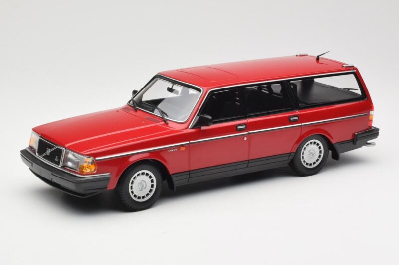 Volvo 240 GL Universaal Punane Minichamps 1:18 155171411 Metall