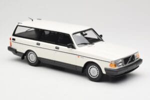 Volvo 240 GL Universaal Valge Minichamps 1:18 155171412 Metall - pilt 4/6