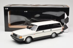 Volvo 240 GL Universaal Valge Minichamps 1:18 155171412 Metall - pilt 6/6