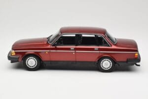 Volvo 240 GL Dark Red Metallic Minichamps 1:18 155171406 Metall - pilt 3/6