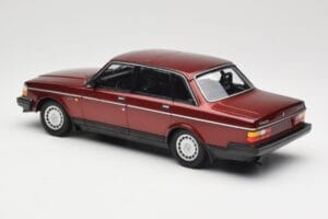 Volvo 240 GL Dark Red Metallic Minichamps 1:18 155171406 Metall - pilt 5/6