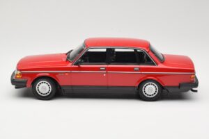 Volvo 240 GL Tumepunane Minichamps 1:18 166171401 Metall - pilt 3/6