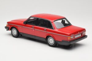 Volvo 240 GL Tumepunane Minichamps 1:18 166171401 Metall - pilt 5/6