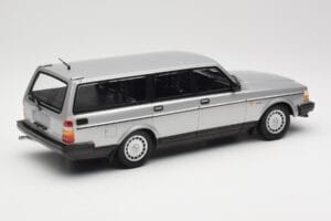 Volvo 240 GL Estate Hõbedane Minichamps 1:18 155171416 Metall - pilt 2/6