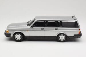 Volvo 240 GL Estate Hõbedane Minichamps 1:18 155171416 Metall - pilt 3/6