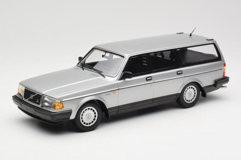 Volvo 240 GL Estate Hõbedane Minichamps 1:18 155171416 Metall