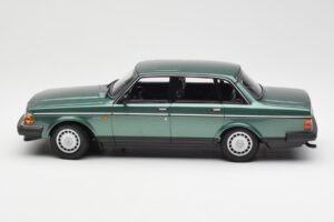 Volvo 240 GL Roheline Metallic Minichamps 1:18 155171400 Metall - pilt 3/6