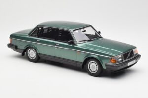 Volvo 240 GL Roheline Metallic Minichamps 1:18 155171400 Metall - pilt 4/6