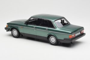 Volvo 240 GL Roheline Metallic Minichamps 1:18 155171400 Metall - pilt 5/6