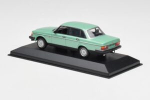 Volvo 240 GL Roheline Metallik Minichamps 1:43 400171402 Metall - pilt 3/4