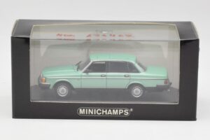 Volvo 240 GL Roheline Metallik Minichamps 1:43 400171402 Metall - pilt 4/4