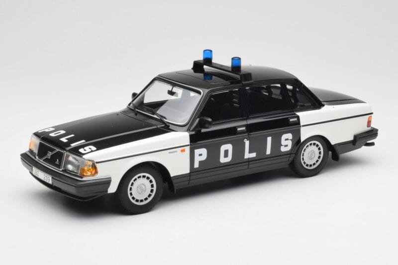 Volvo 240 GL Polis Sweden Must Minichamps 1:18 155171497 Metall