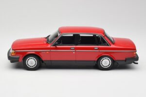 Volvo 240 GL Punane Minichamps 1:18 155171401 Metall - pilt 3/6
