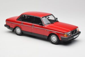 Volvo 240 GL Punane Minichamps 1:18 155171401 Metall - pilt 4/6