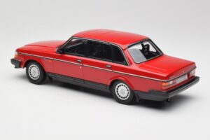 Volvo 240 GL Punane Minichamps 1:18 155171401 Metall - pilt 5/6