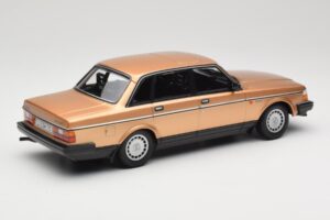 Volvo 240 GL Kuldne Minichamps 1:18 155171405 Metall - pilt 2/6