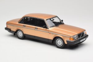 Volvo 240 GL Kuldne Minichamps 1:18 155171405 Metall - pilt 4/6