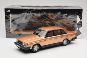 Volvo 240 GL Kuldne Minichamps 1:18 155171405 Metall - pilt 6/6