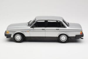 Volvo 240 GL Hõbedane Minichamps 1:18 155171408 Metall - pilt 3/6