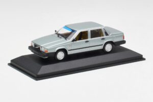 Volvo 240 GL Hõbe Metallic Minichamps 1:43 940171402 Metall - pilt 2/4